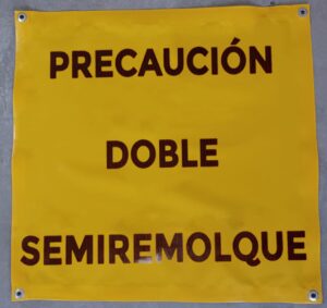 lona de precaucion doble semiremolque con ojillos amarilla
